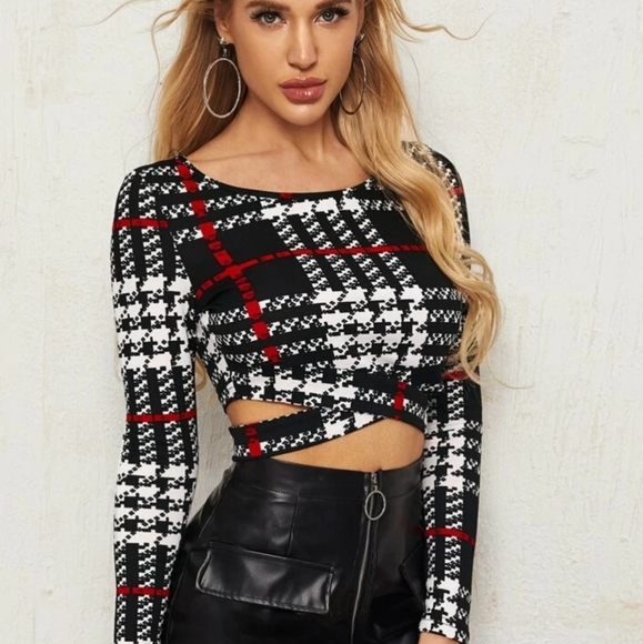 SHEIN Tops - BRAND NEW Shein Long sleeve crop top in plaid